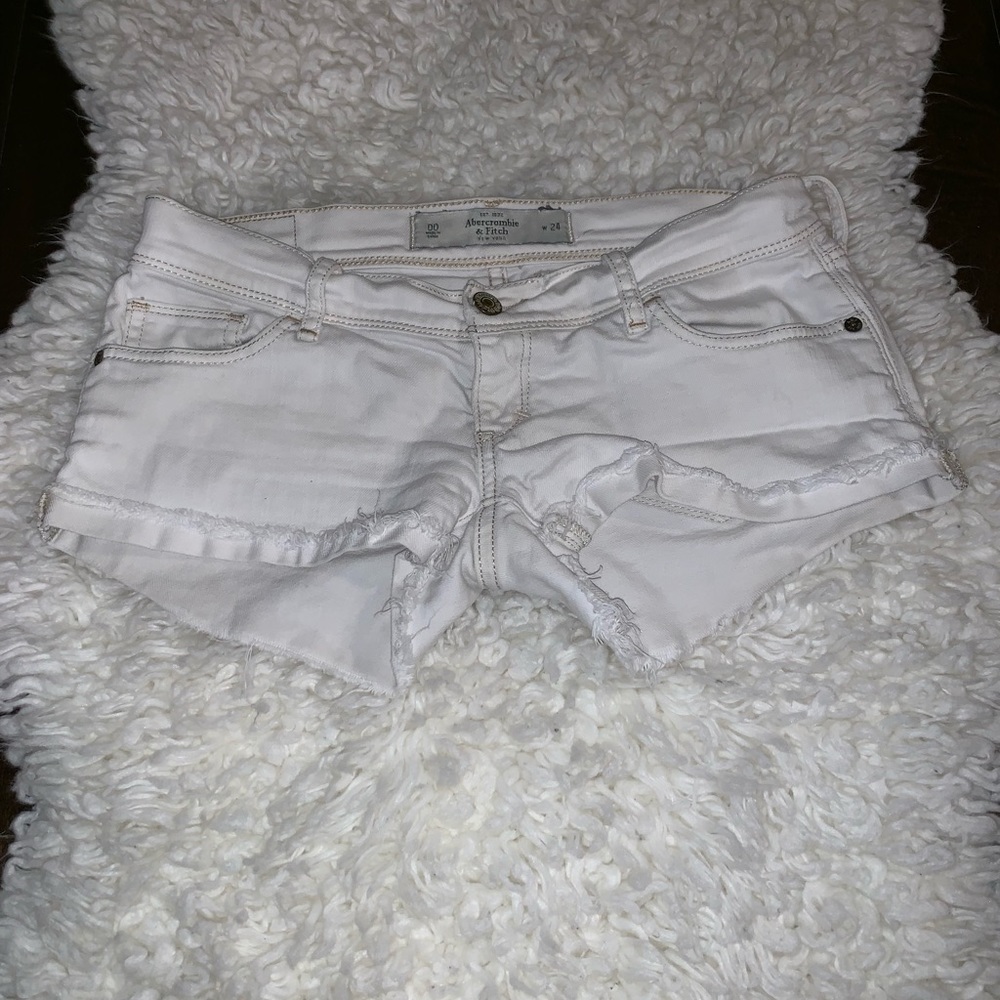 Abercrombie & Fitch white shorts
